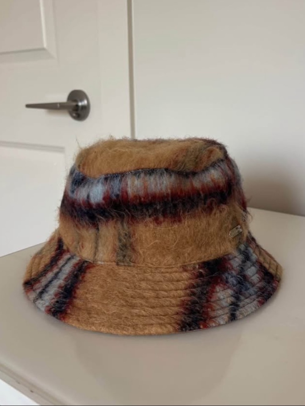 Steve Madden Wool Plaid Fuzzy Bucket Hat.
Y2K fall/winter vibes. One size. Cozy